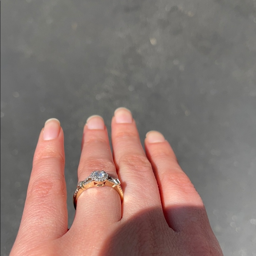 Diamond engagement ring - Picture 6 of 10